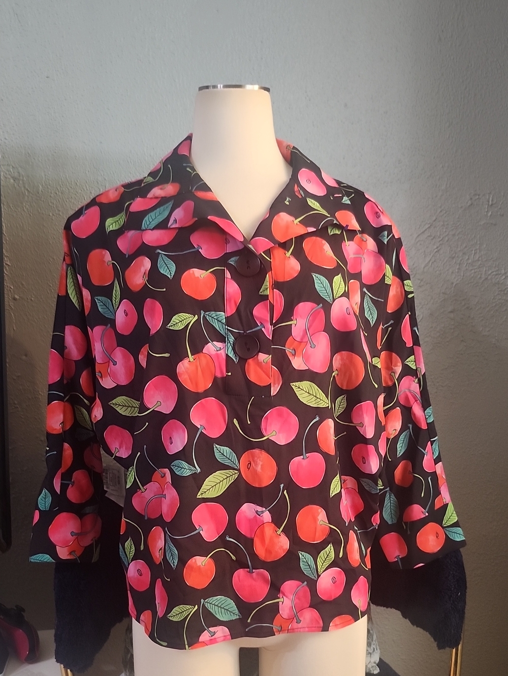 Sioni Cherry-Print Button Front Blouse in Black & Pink Sz.M